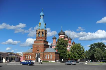 Виды Борисова. На снимке: колокольня Воскресенского Собора (слева) и Воскресенский Собор.