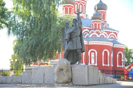 Виды Борисова. На снимке: памятник Князю Борису и Воскресенский Собор.