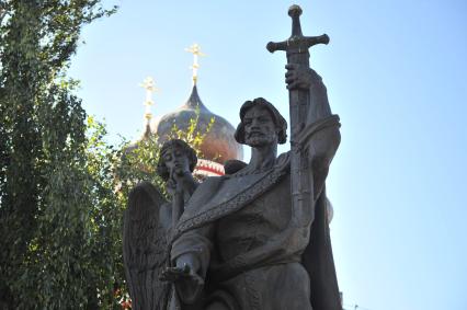 Виды Борисова. На снимке: памятник Князю Борису и Воскресенский Собор.