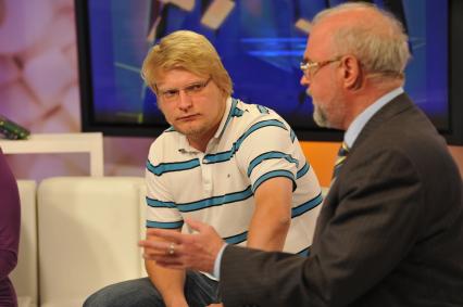 ИД `Комсомольская правда`. Редактор портала КАНОБУ.РУ Виктор Зуев и военный историк, директор музея войск ПВО Кнутов Юрий.