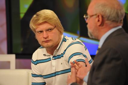ИД `Комсомольская правда`. Редактор портала КАНОБУ.РУ Виктор Зуев и военный историк, директор музея войск ПВО Кнутов Юрий.