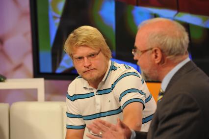 ИД `Комсомольская правда`. Редактор портала КАНОБУ.РУ Виктор Зуев и военный историк, директор музея войск ПВО Кнутов Юрий.