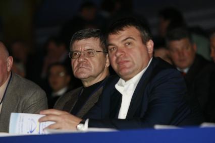 Кубок Европы по дзюдо в Лужниках. На снимке: генеральный прокурор РФ Юрий Чайка (слева) и министр обороны РФ Анатолий Сердюков.