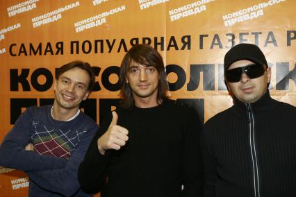 ИД `Комсомольская правда`. На снимке (слева направо): участники группы `Дискотека Авария` Алексей Серов, Николай Тимофеев и Алексей Рыжов.