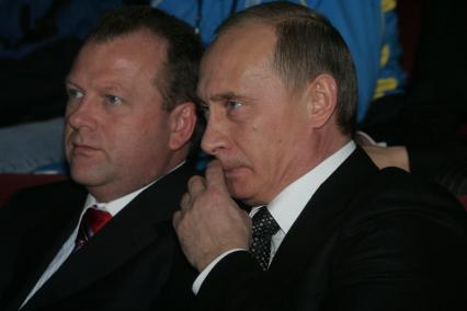 Абсолютный чемпионат Европы по дзюдо на призы президента РФ в театре Российской армии. На снимке: президент Европейского союза дзюдо Мариус Визер (слева) и президент РФ Владимир Путин.