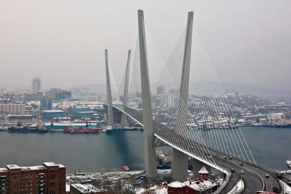 «олотой мост Ч вантовый мост через бухту «олотой –ог во ¬ладивостоке.