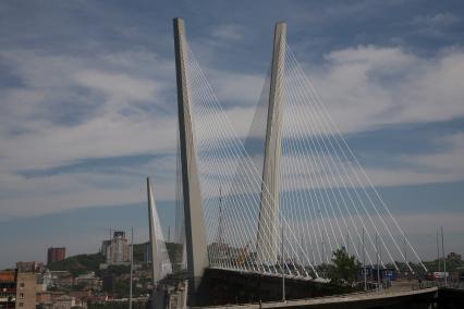 «олотой мост Ч вантовый мост через бухту «олотой –ог во ¬ладивостоке.