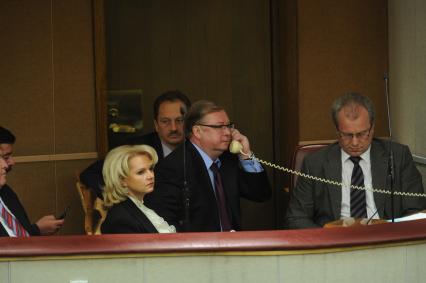 Заседание Государственной Думы РФ. На снимке: председатель счетной палаты РФ Сергей Степашин (в центре) и кандидат на должность председателя Счетной палаты, помощник президента РФ Татьяна Голикова