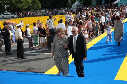 Диск79. \"Кинотавр\" 2013 год. На снимке: режиссер Митта Александр и его жена