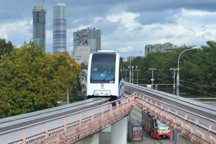 Московская монорельсовая транспортная система (ММТС).