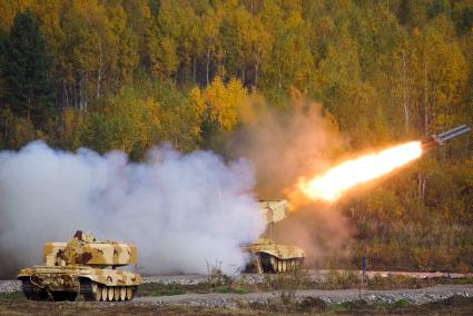 IX Международная выставка вооружений в Нижнем Тагиле. На снимке: Тяжелая огнеметная система ТОС-1 `Буратино`.