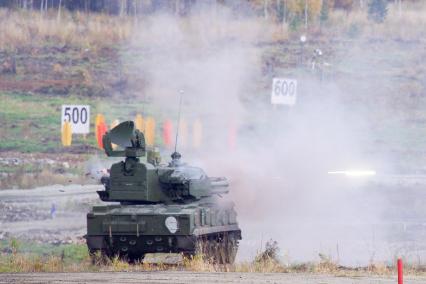 IX Международная выставка вооружений в Нижнем Тагиле. На снимке: Зенитный ракетно-пушечный комплекс `Тунгуска`.