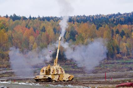 IX Международная выставка вооружений в Нижнем Тагиле. На снимке: стрельбы на учениях.