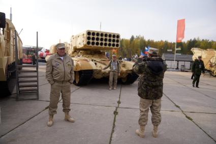 IX Международная выставка вооружений в Нижнем Тагиле. На снимке: Тяжелая огнеметная система ТОС-1 `Буратино`.