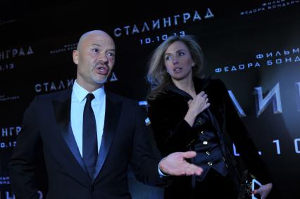 Кинотеатр `Октябрь`. Премьера фильма `Сталинград`. На снимке: главный редактор журнала HELLO! Светлана Бондарчук и режиссер Федор Бондарчук.