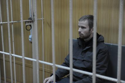 Тверской суд назначил домашний арест 27-летнему мотоциклисту Павлу Волкову (на снимке), обвиняемому в хулиганстве. Ночью 13 сентября Волков на большой скорости проехал на мотоцикле по вестибюлю метро `Войковская`.