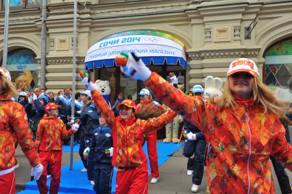 ГУМ. Презентация митенок с символикой `Сочи 2014`.