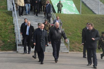 Рабочая поездка президента РФ В. Путина  в Калининград.  Полигон `Хмелевка`. Российско-белорусские учения `Запад-2013`. На снимке:  президент России Владимир Путин и президент Белоруссии Александр Лукашенко (слева направо)