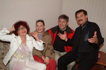 Диск44. Международный фестиваль искусств \"Славянский базар в Витебске\" 2003 год. На снимке: певцы Поплавская Ядвига (слева) и Тихонович Александр (справа)