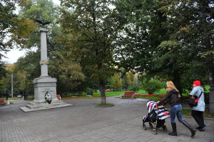 Новопесчаная улица. Мемориально-парковый комплекс героев Первой Мировой войны.