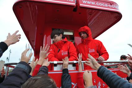 Coca-Cola, представляющий партнер Эстафеты Олимпийского Огня Сочи.   На снимке: рекламная акция компании Coca-Cola.