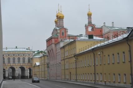 Московский кремль. На снимке: Потешный дворец и церковь Похвалы Богородицы.