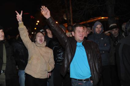 Беспорядки в районе Бирюлево Западное после митинга местных жителей с требованием найти убийцу 25-летнего Егора Щербакова.  На снимке: митингующие люди.