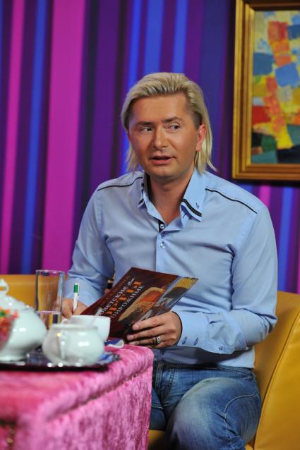 ИД `Комсомольская правда`. Шеф-директор Кондитерского дома Seleznyoff, телеведущий Александр Селезнев