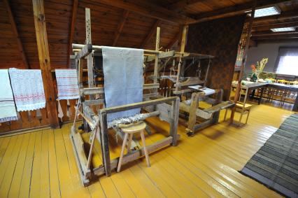 Музей традиционной культуры Браслава. На снимке: ткацкие станки.
