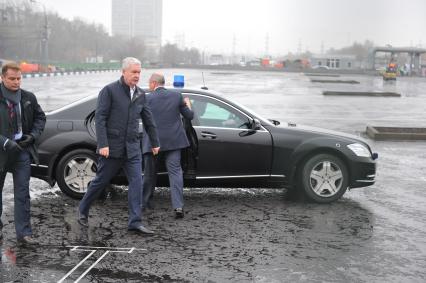 Мэр Москвы Сергей Собянин посетил строящейся плоскостной транспортно-пересадочный узел у станции метро `Выхино`.