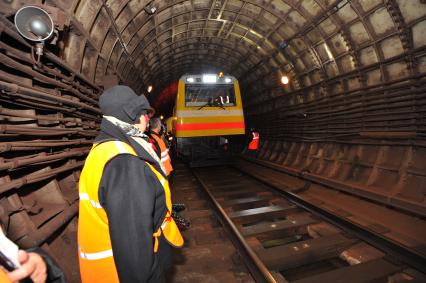 Подготовка Московского метрополитена к зимнему периоду. На снимке: тоннель между станциями `Павелецкая` и `Добрынинская` кольцевой линии.