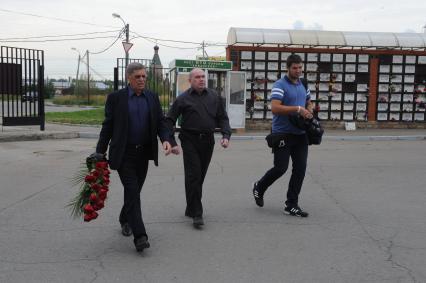 Прощание с журналистом, писателем, телеведущим Василием Песковым. На снимке: главный редактор, генеральный директор КП Владимир Сунгоркин и первый заместитель главного редактора КП Андрей Дятлов (слева направо).