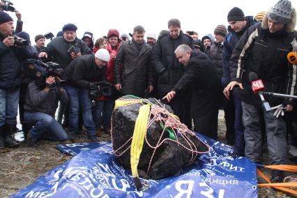 Метеорит на берегу озера Чебуркуль.