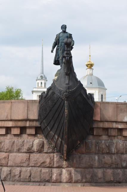 Виды Твери. На снимке: памятник Афанасию Никитину