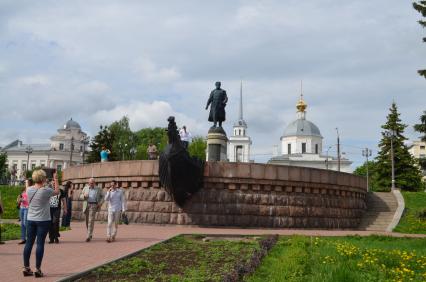 Виды Твери. На снимке: памятник Афанасию Никитину