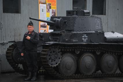 Военно-исторический Музей Бронетанкового Вооружения и Техники в Кубинке. На снимке: мужчина в немецкой форме времен ВОВ.