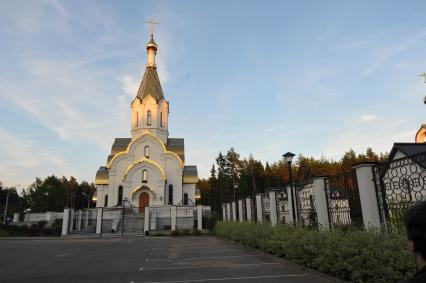 Виды Катыни. На снимке: церковь Воскресения Христова.