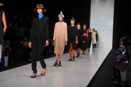 ЦВЗ `Манеж`. Неделя моды `Mercedes-Benz Fashion Week Russia`. На снимке:  показ Ria Keburia