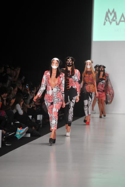 ЦВЗ `Манеж`. Неделя моды `Mercedes-Benz Fashion Week Russia`. На снимке: показ коллекции Tel Aviv Fashion Week Collections (Израиль).