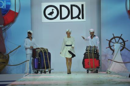 Гостиный двор. Неделя моды в Москве `Moscow Fashion Week`. Показ коллекции марки ODRI, разработанной Яной Рудковской и Евгением Плющенко. На снимке: продюсер Яна Рудковская
