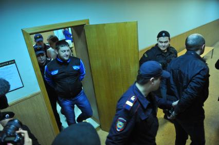 Мещанский суд. Рассмотрение дела о нападении на худрука балета ГАБТ С.Филина. На снимке: Юрий Заруцкий (слева), обвиняемый в нападении на художественного руководителя балетной труппы Большого театра Сергея Филина
