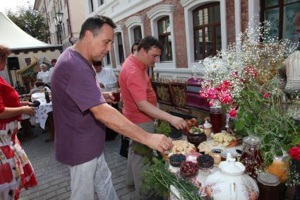 Диск45. Международный фестиваль искусств \"Славянский базар в Витебске\" 2011 год. На снимке: певец Ибрагимов Ренат