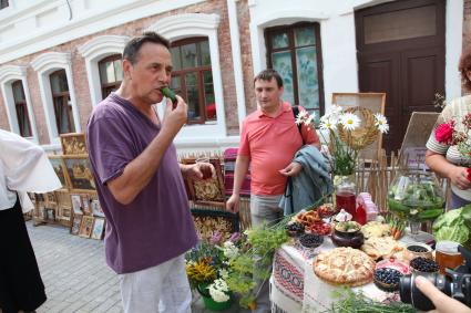 Диск45. Международный фестиваль искусств \"Славянский базар в Витебске\" 2011 год. На снимке: певец Ибрагимов Ренат