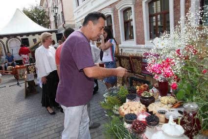 Диск45. Международный фестиваль искусств \"Славянский базар в Витебске\" 2011 год. На снимке: певец Ибрагимов Ренат