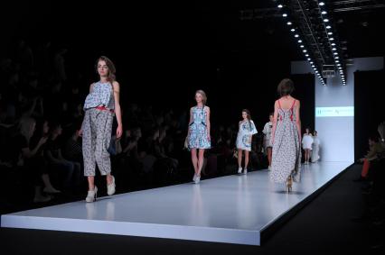 ЦВЗ `Манеж`. Неделя моды `Mercedes-Benz Fashion Week Russia`. На снимке: показ коллекции бренда Historia Naturalis (Беларусь)