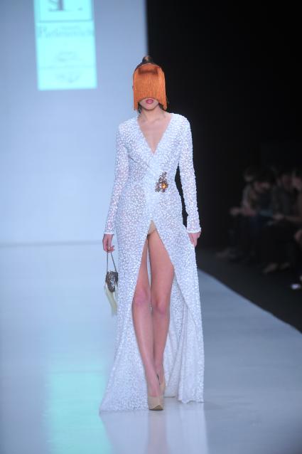 ЦВЗ `Манеж`. Неделя моды `Mercedes-Benz Fashion Week Russia`. На снимке: показ коллекции SisterS Parfenovich (Беларусь)