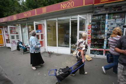 Снос рынка у метро Тимирязевская на Дмитровском шоссе. На снимке: демонтаж торговых павильонов.