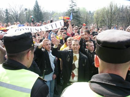 Массовые беспорядки в столице Молдавии Кишиневе. На снимке: