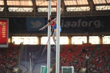 СК \"Лужники\". Чемпионат мира по легкой атлетике 2013. Финальные соревнования по прыжкам с шестом среди мужчин. На снимке:  российский спортсмен Сергей Кучеряну