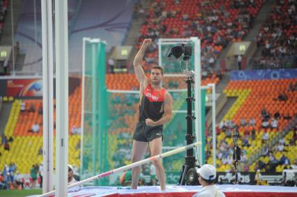 СК \"Лужники\". Чемпионат мира по легкой атлетике 2013. Финальные соревнования по прыжкам с шестом среди мужчин. На снимке:  немецкий спортсмен Мальте Мор